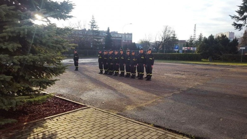 Uroczyste podniesienie flagi państwowej