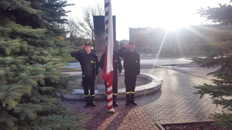 Uroczyste podniesienie flagi państwowej