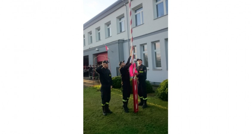 Uroczyste podniesienie flagi państwowej
