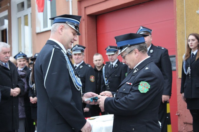 Uroczyste przekazanie samochodu dla OSP Pruszyn