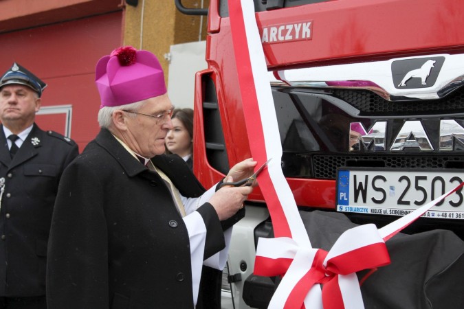 Uroczyste przekazanie samochodu dla OSP Pruszyn