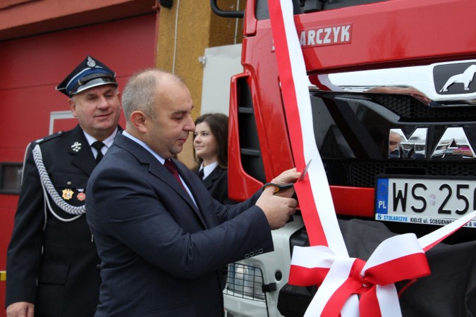 Uroczyste przekazanie samochodu dla OSP Pruszyn