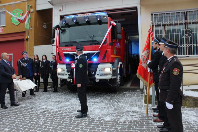 Uroczyste przekazanie samochodu dla OSP Pruszyn