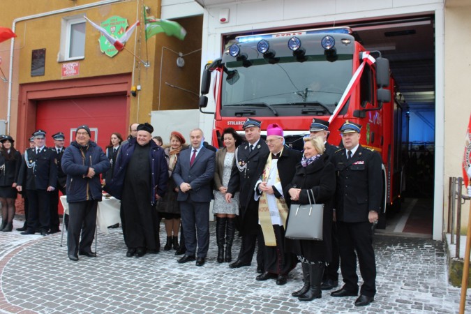 Uroczyste przekazanie samochodu dla OSP Pruszyn