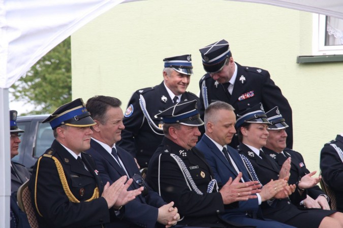Uroczystość przekazania samochodu dla OSP Przywory Duże