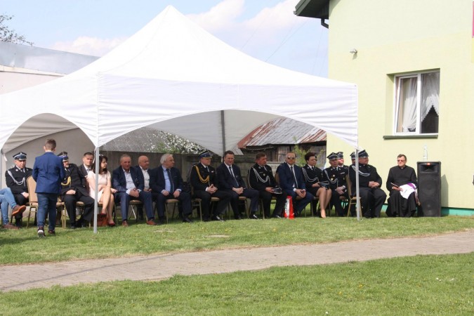 Uroczystość przekazania samochodu dla OSP Przywory Duże