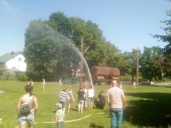 Wakacyjne spotkania ze strażakami