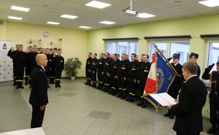 Uroczyste ślubowanie strażaków PSP