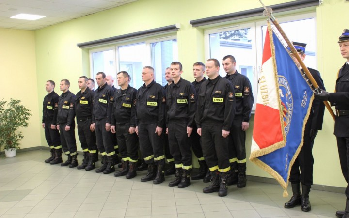 Uroczyste ślubowanie strażaków PSP