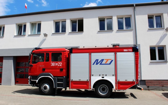 381 M 22