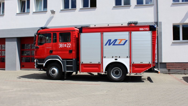 381 M 22