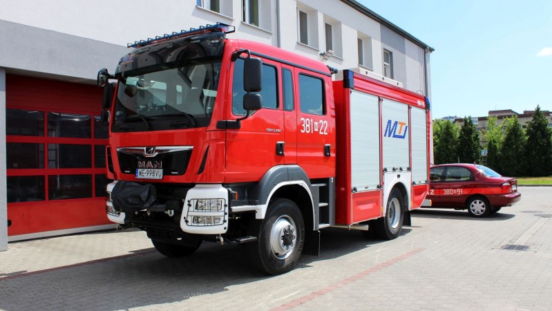 381 M 22