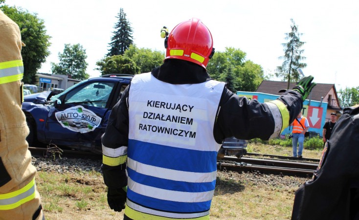 Symulacja wypadku kolejowego na przejaździe w Strzale