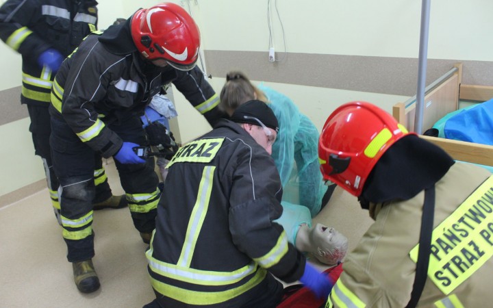 Warsztaty ratownicze w Zakładzie Opiekuńczo-Leczniczym w Siedlcach