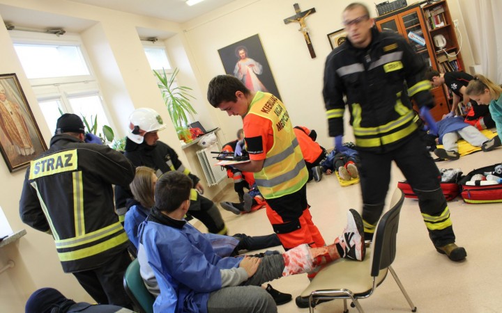 Warsztaty ratownicze w Zakładzie Opiekuńczo-Leczniczym w Siedlcach