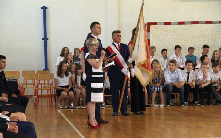 Przekazanie apteczki dla ZOW w Białkach