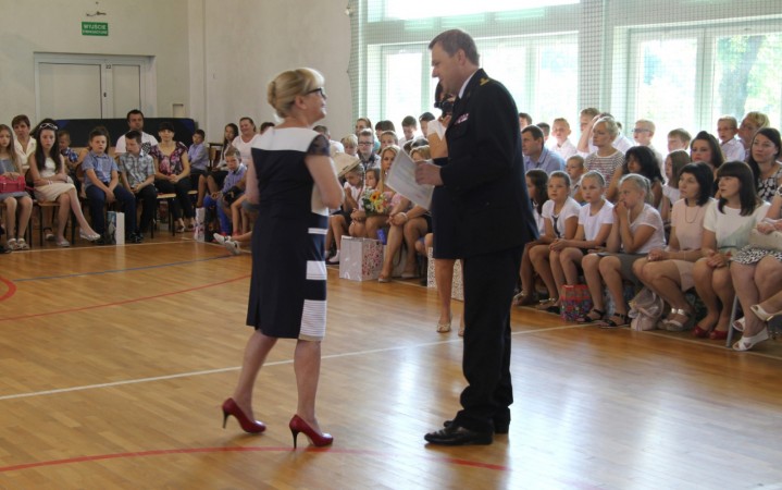 Przekazanie apteczki dla ZOW w Białkach